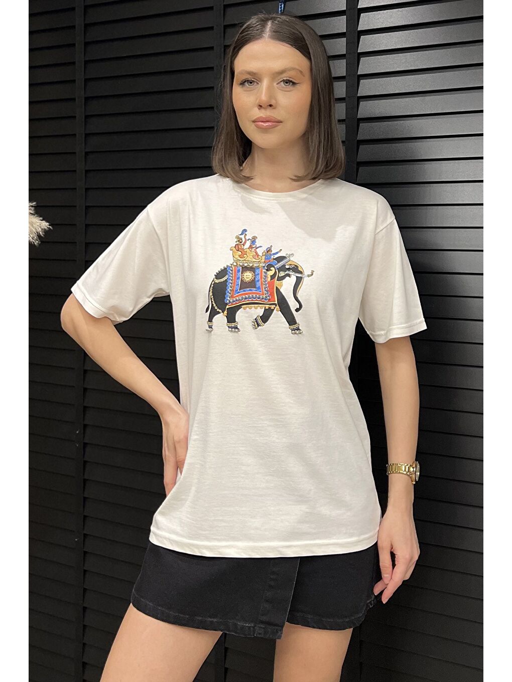 Bej Baskılı Taşlı Kadın Tişört