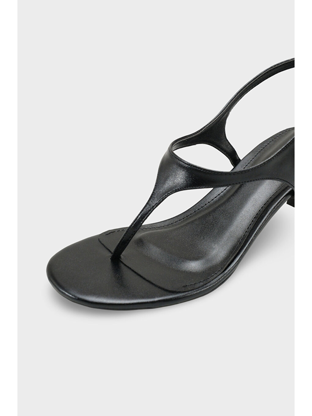 Siyah Corella Yuvarlak Burunlu Parmak Arası Orta Topuklu Kadın Ayakkabı-2