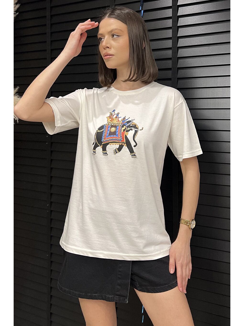 Bej Baskılı Taşlı Kadın Tişört-1