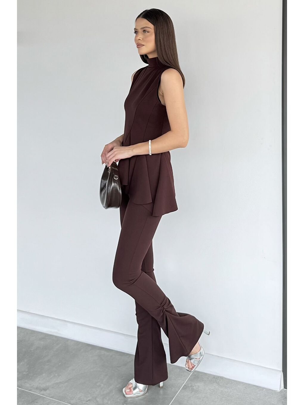 Kahverengi Kadın Dik Yaka Bluz Bel Lastikli Paça Büzgülü Pantolon İkili Takım-1