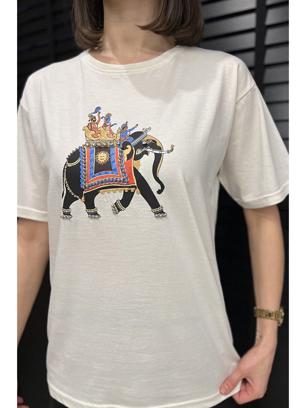 Bej Baskılı Taşlı Kadın Tişört-3