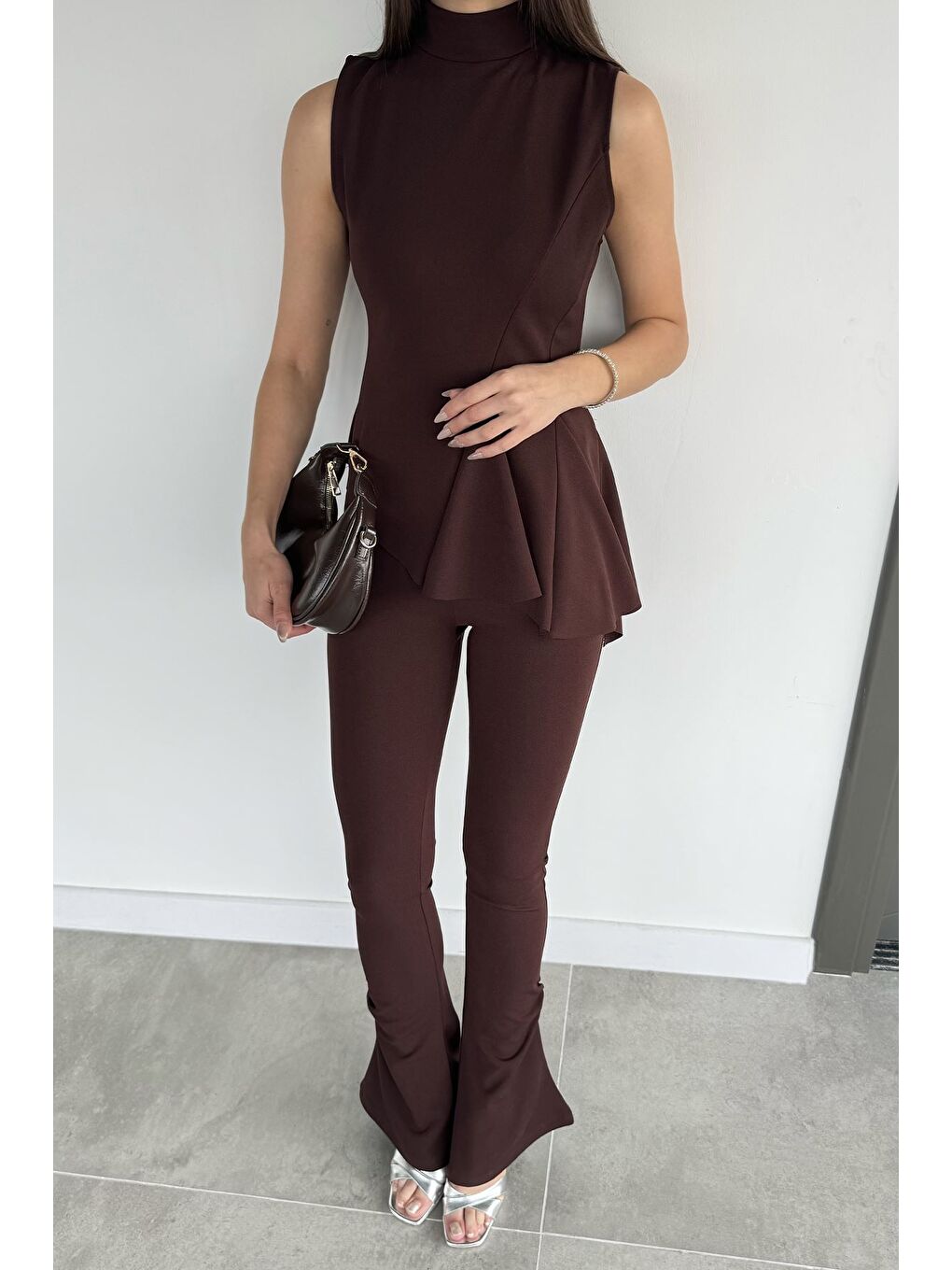 Kahverengi Kadın Dik Yaka Bluz Bel Lastikli Paça Büzgülü Pantolon İkili Takım-2