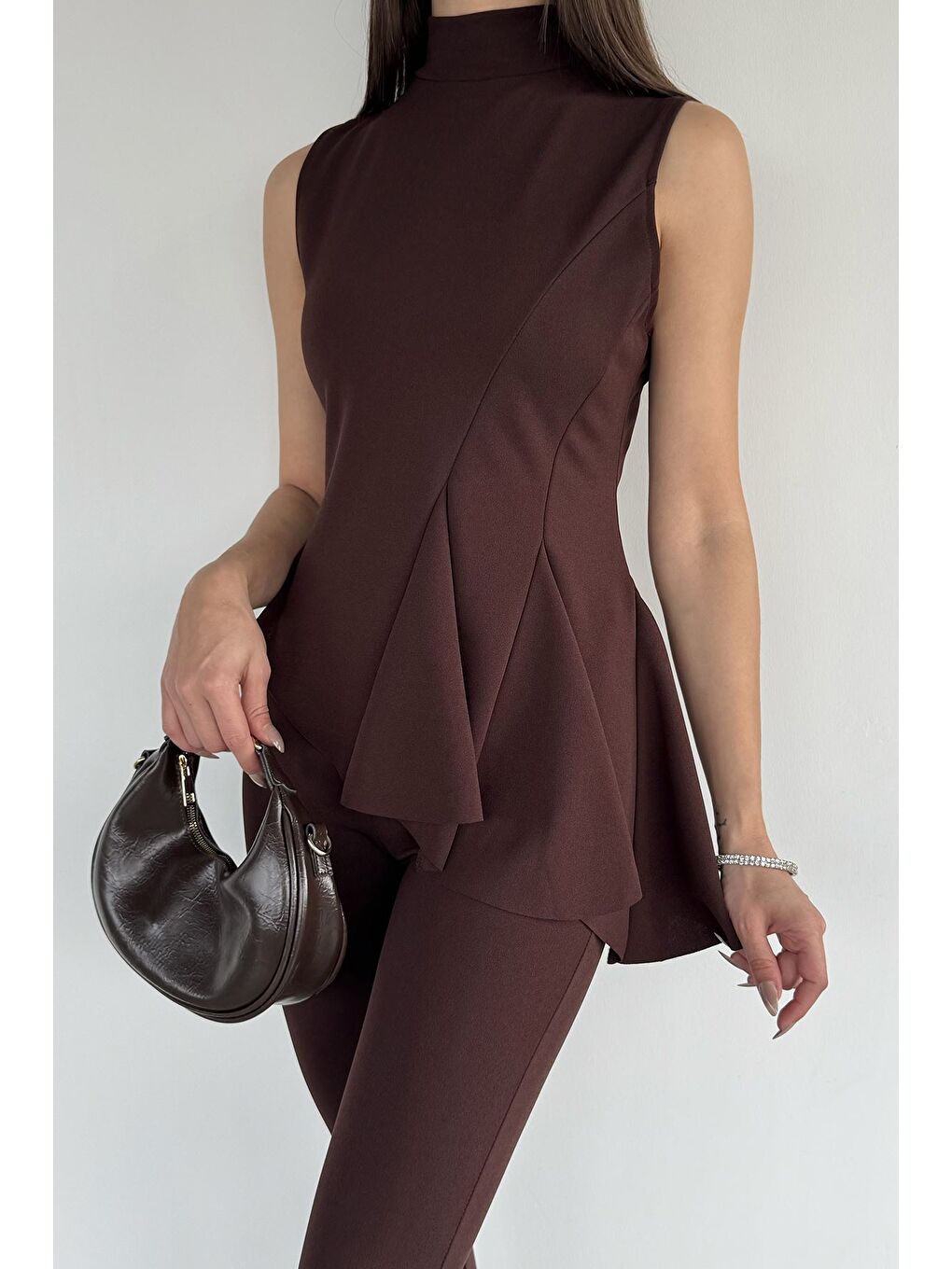 Kahverengi Kadın Dik Yaka Bluz Bel Lastikli Paça Büzgülü Pantolon İkili Takım-4