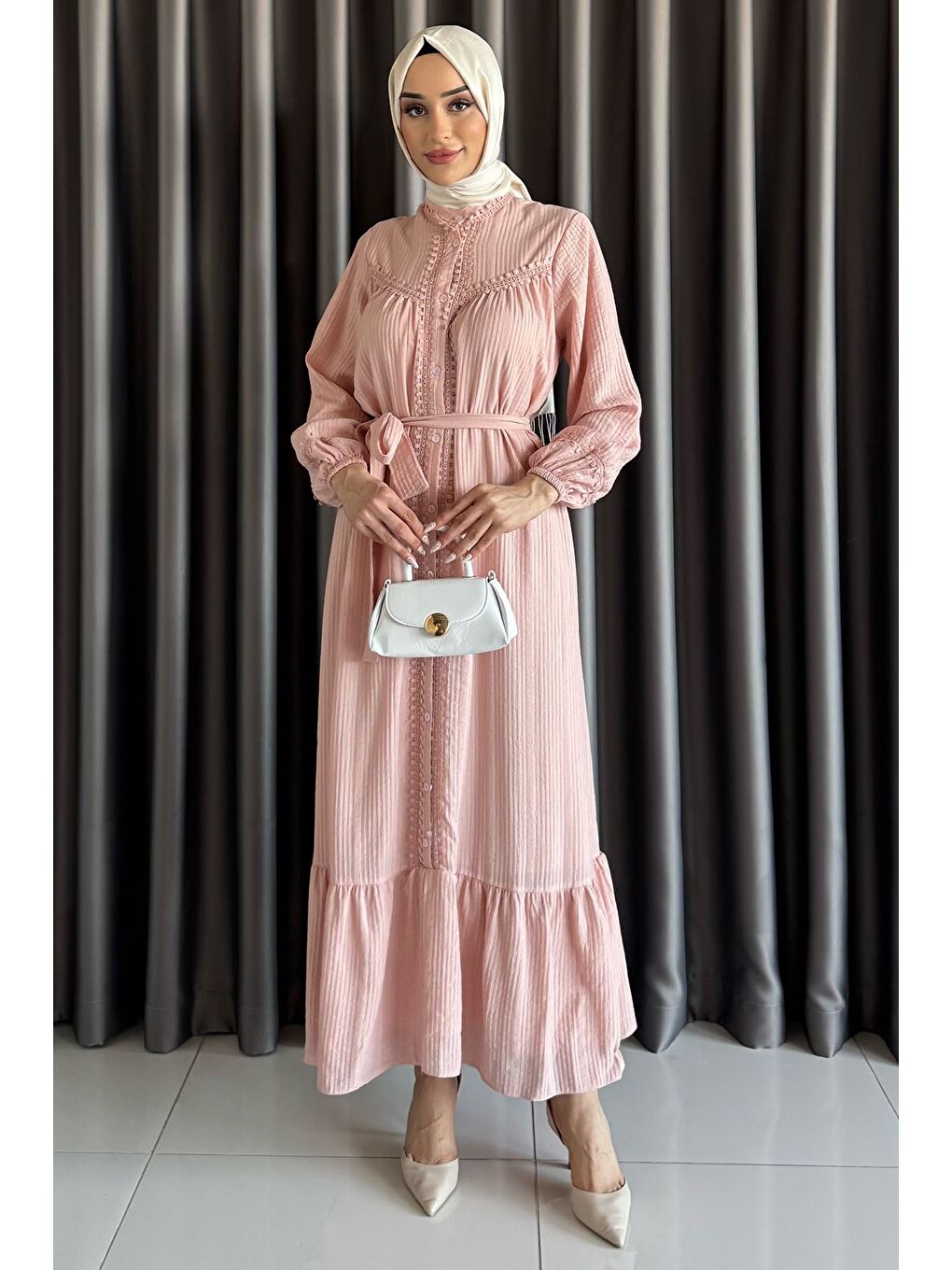 Pembe Boydan Düğmeli Fırfırlı Bel Kuşak Detaylı Tesettür Elbise
