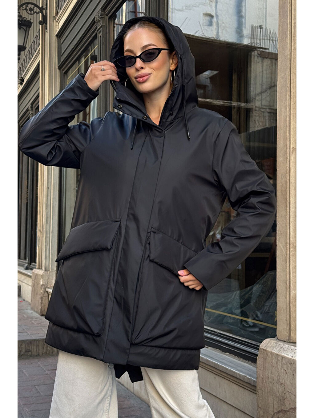 Geniş Cepli Kapüşonlu Uzun Mont Siyah-1