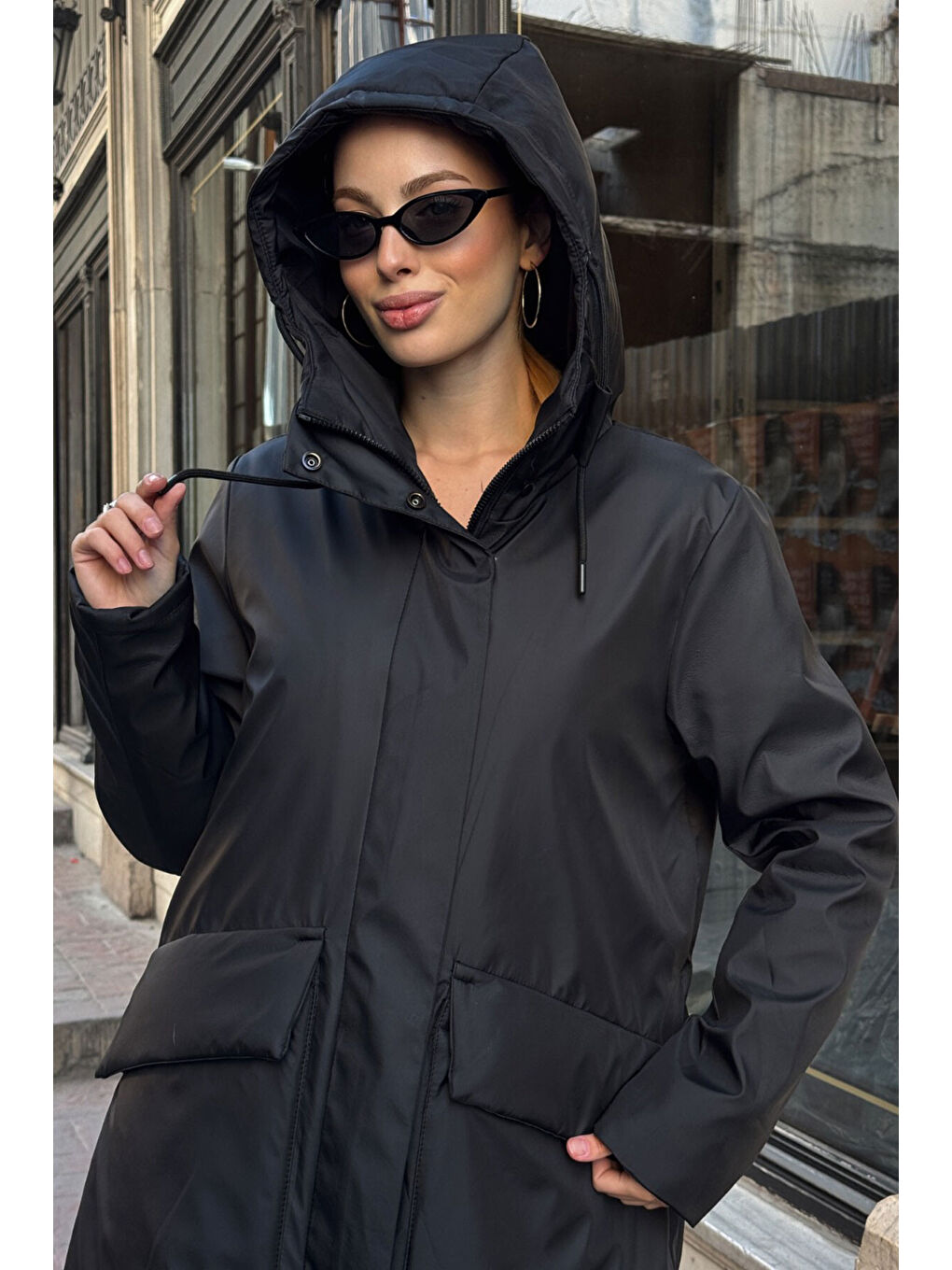 Geniş Cepli Kapüşonlu Uzun Mont Siyah-2