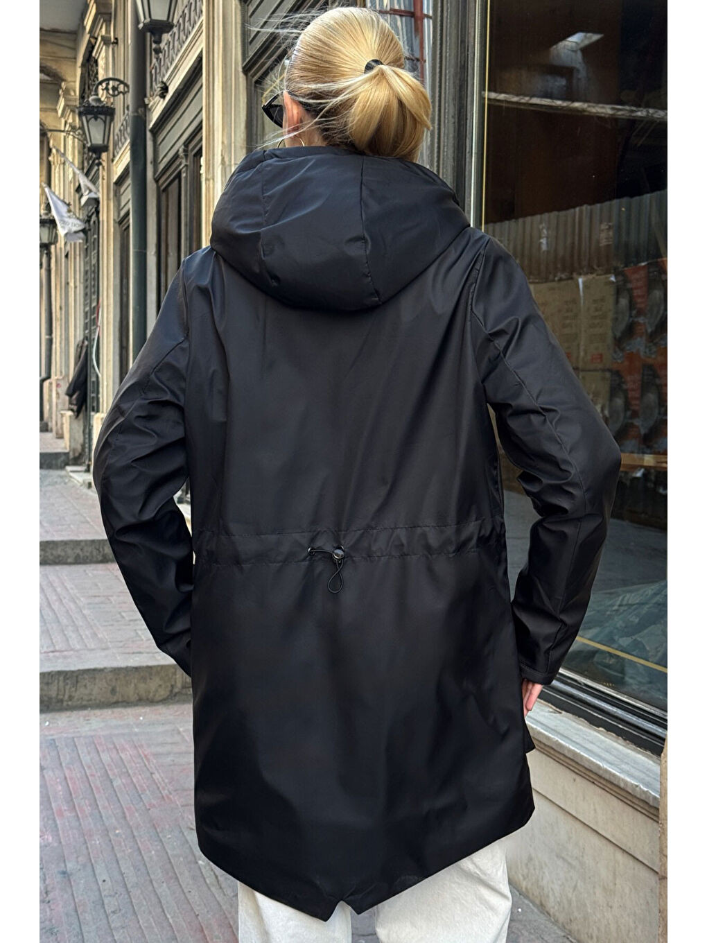 Geniş Cepli Kapüşonlu Uzun Mont Siyah-3