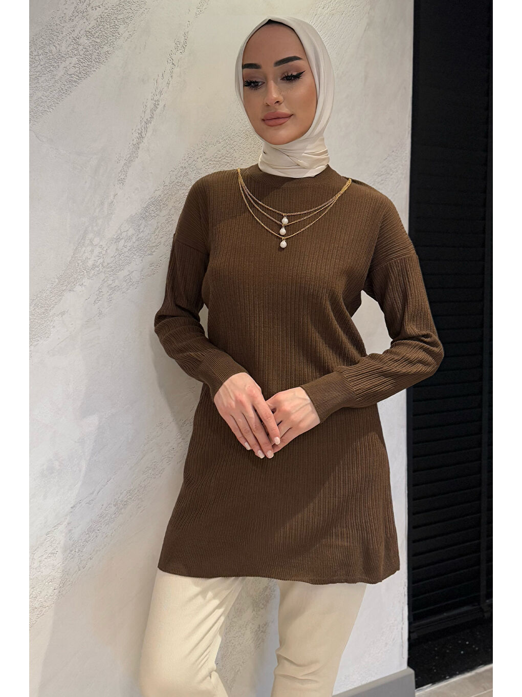 Kahverengi Kadın Bisiklet Yaka Aksesuar Detaylı Tesettür Triko Tunik-3