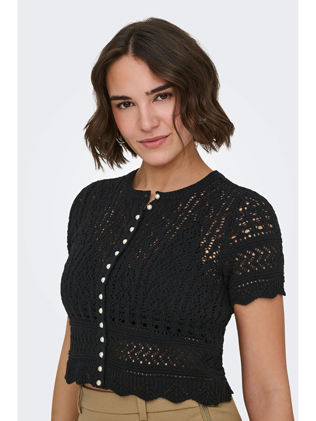 Siyah Onlelke Pamuklu Cropped Fit İnci Süslemeli Bisiklet Yaka Kadın Triko 15363050