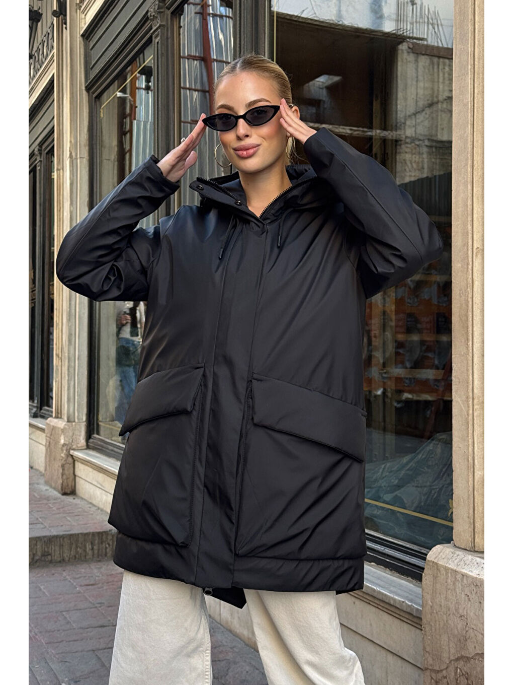 Geniş Cepli Kapüşonlu Uzun Mont Siyah-4