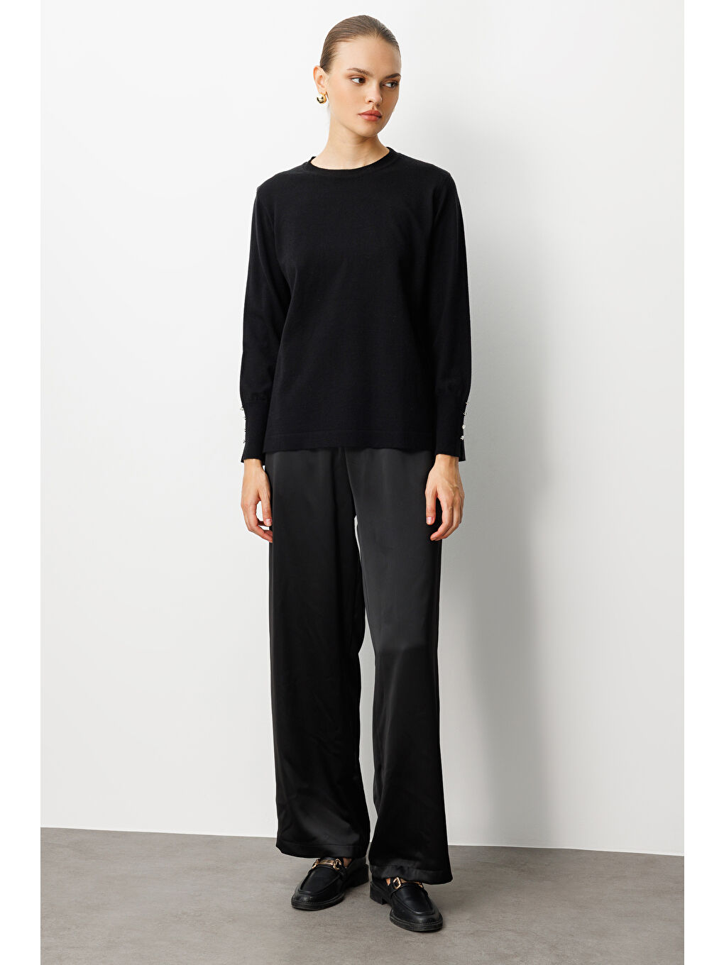 Beli Lastikli Geniş Paça Siyah Saten Pantolon-1