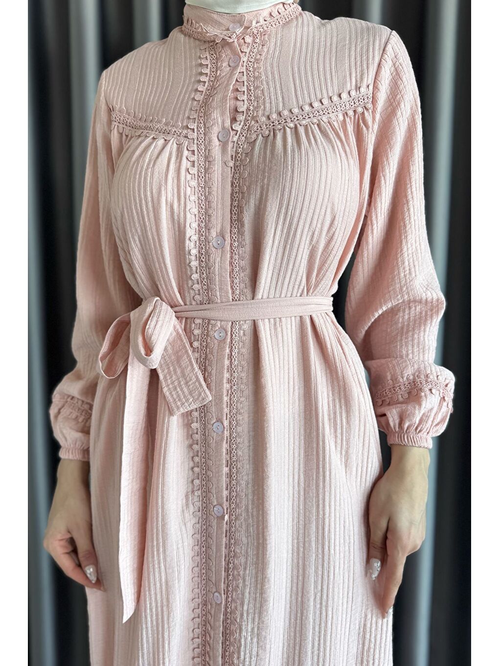 Pembe Boydan Düğmeli Fırfırlı Bel Kuşak Detaylı Tesettür Elbise-4