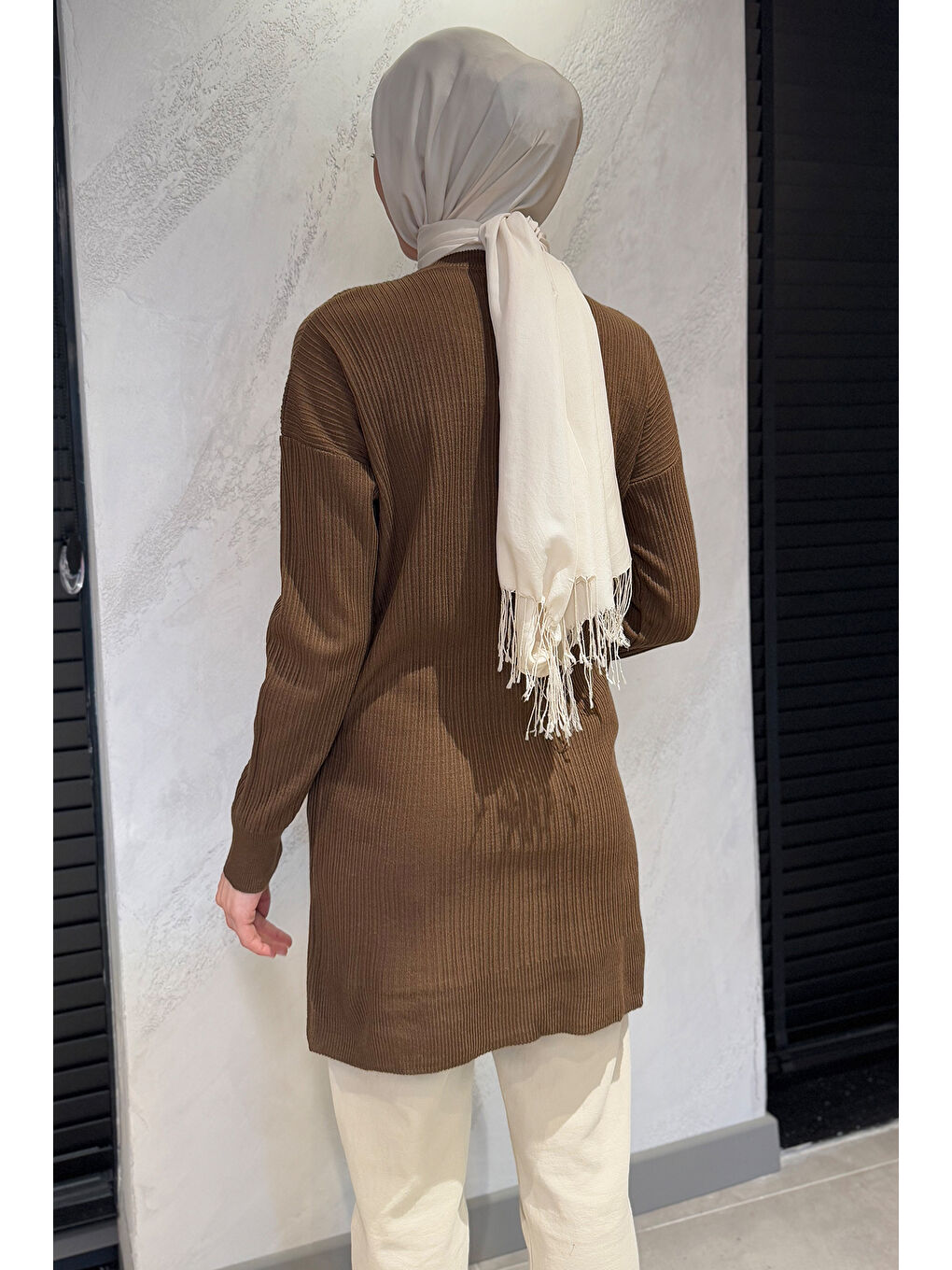 Kahverengi Kadın Bisiklet Yaka Aksesuar Detaylı Tesettür Triko Tunik-7