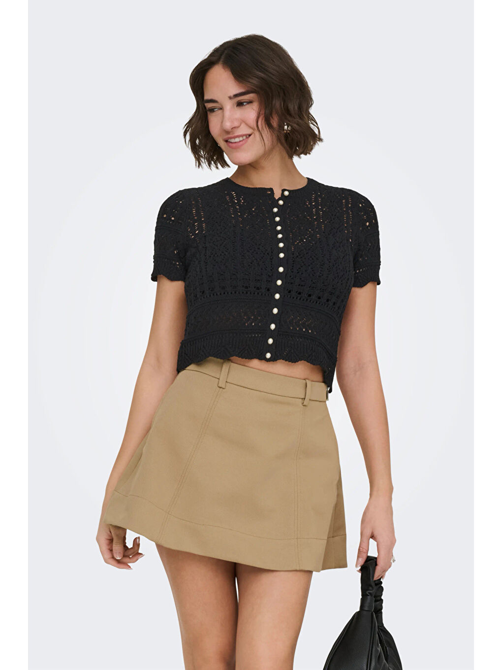 Siyah Onlelke Pamuklu Cropped Fit İnci Süslemeli Bisiklet Yaka Kadın Triko 15363050-1