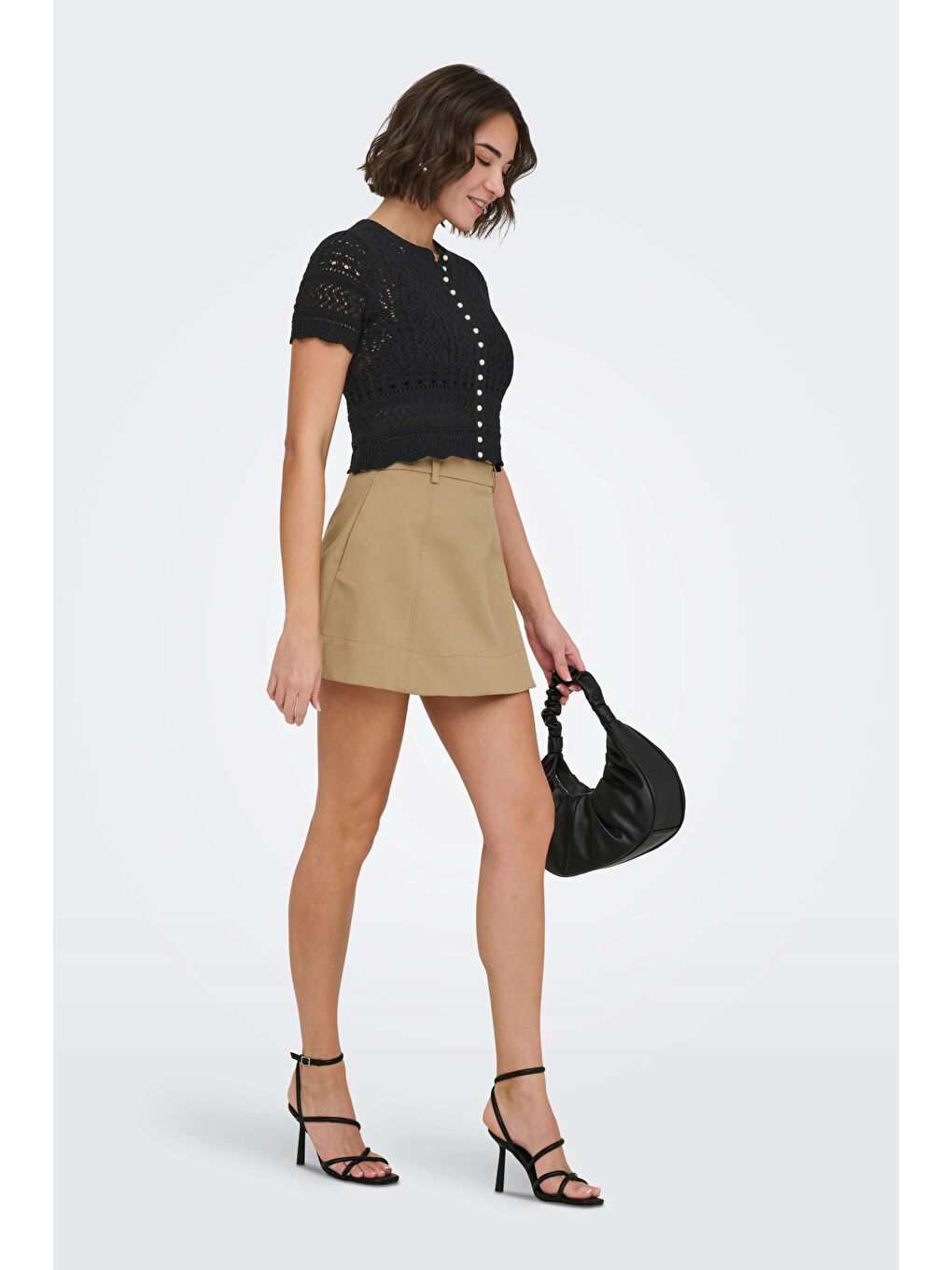 Siyah Onlelke Pamuklu Cropped Fit İnci Süslemeli Bisiklet Yaka Kadın Triko 15363050-2