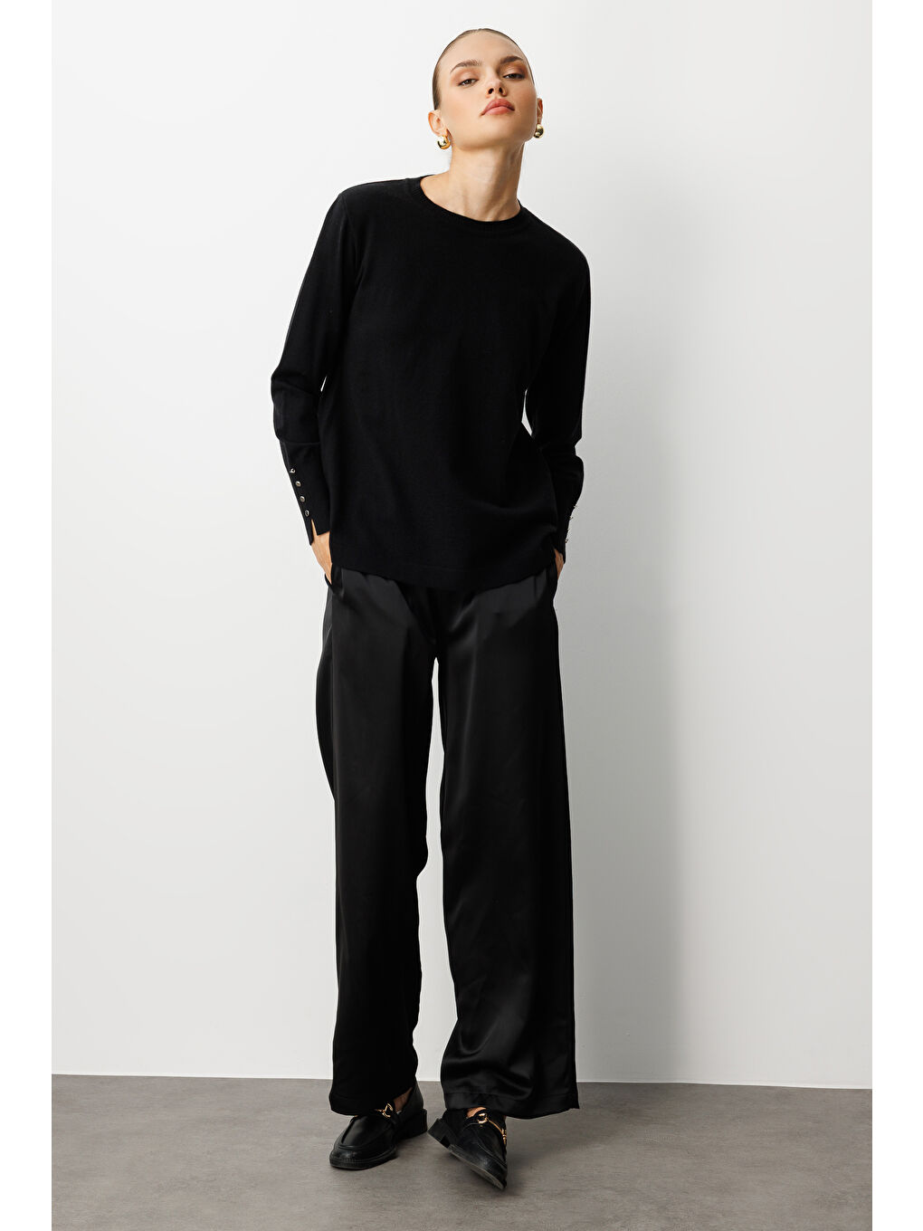 Beli Lastikli Geniş Paça Siyah Saten Pantolon-2