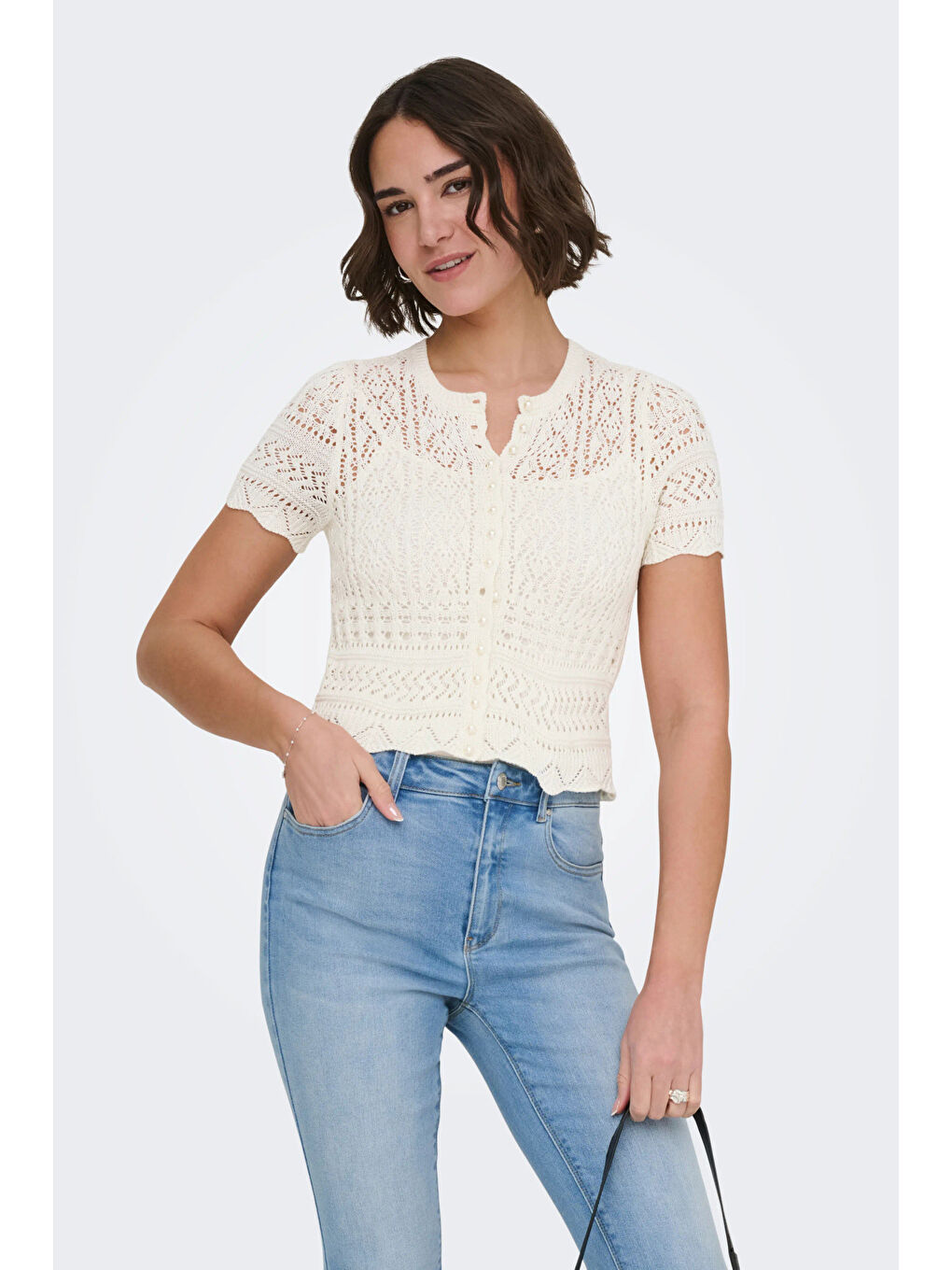 Ekru Onlelke Pamuklu Cropped Fit İnci Süslemeli Bisiklet Yaka Kadın Triko 15363050