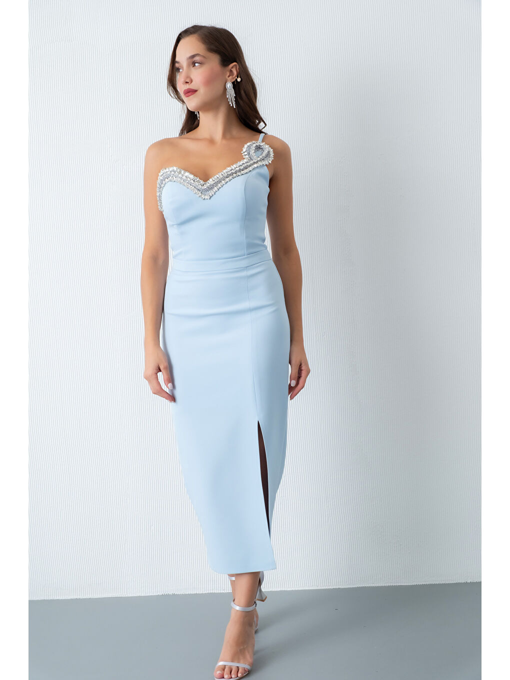 Kadın Bebe Mavi Sırt Dekolteli Taşlı Midi Abiye Elbise-2