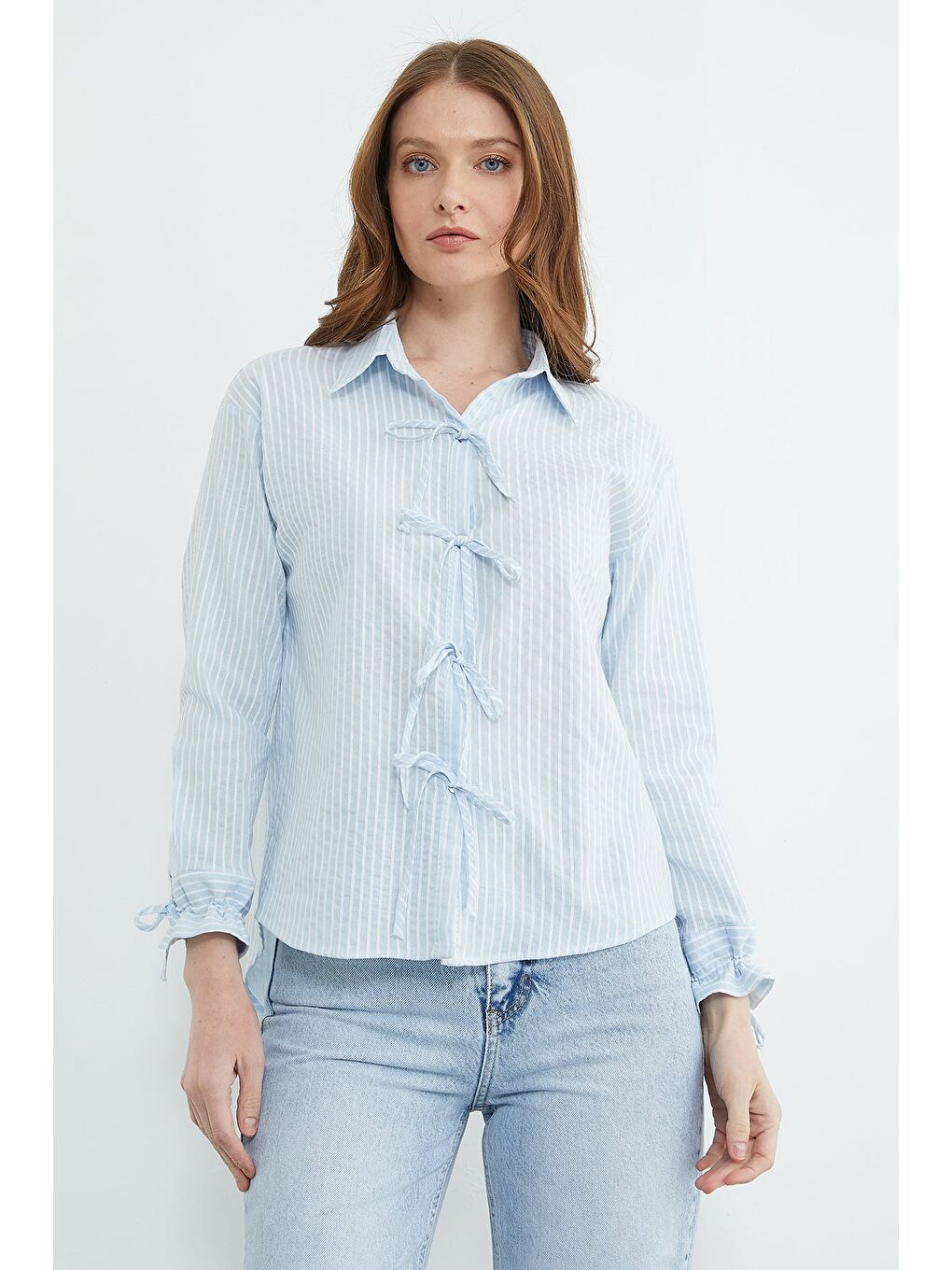 Mavi Çizgili Önü Ve Kolları Bağlama Detaylı Gömlek-1