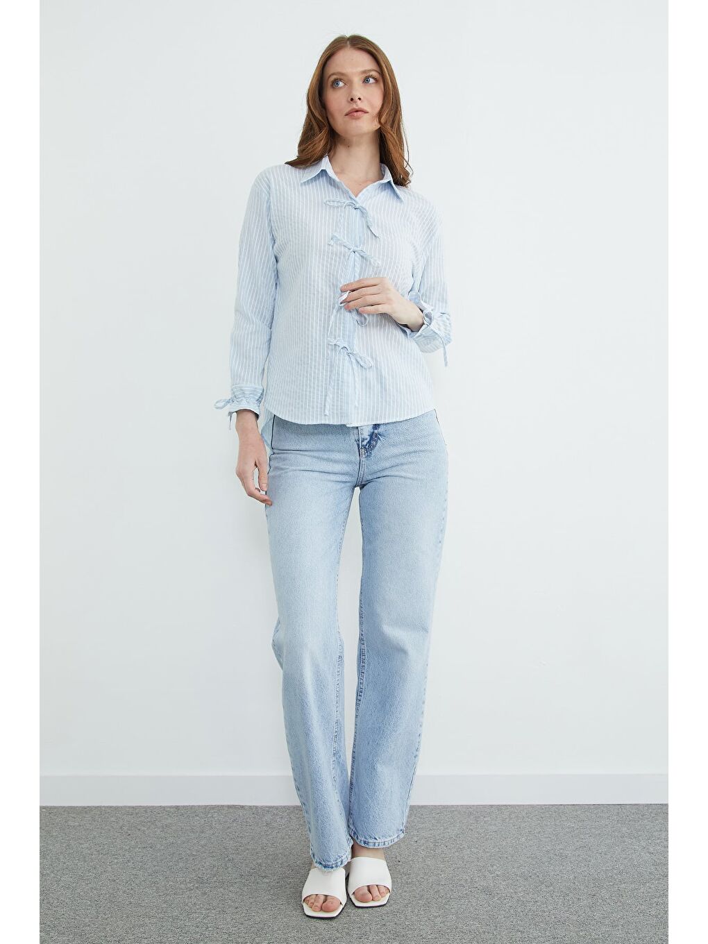 Mavi Çizgili Önü Ve Kolları Bağlama Detaylı Gömlek-2