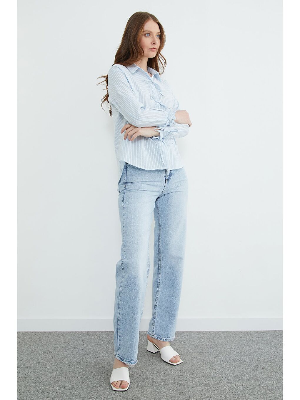 Mavi Çizgili Önü Ve Kolları Bağlama Detaylı Gömlek-3