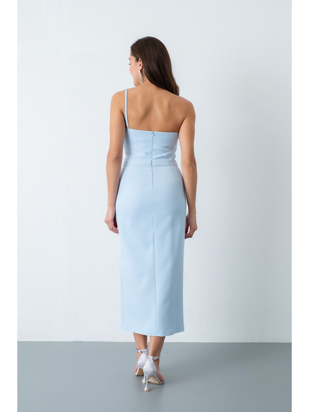 Kadın Bebe Mavi Sırt Dekolteli Taşlı Midi Abiye Elbise-4