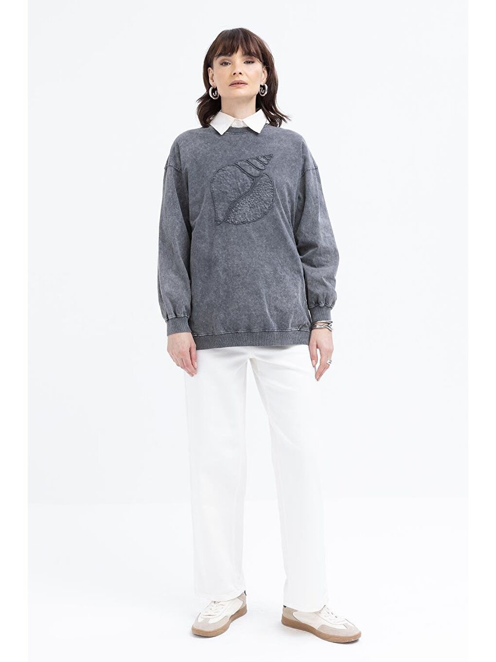 Siyah-Önü Nakış Detaylı Sweat-1