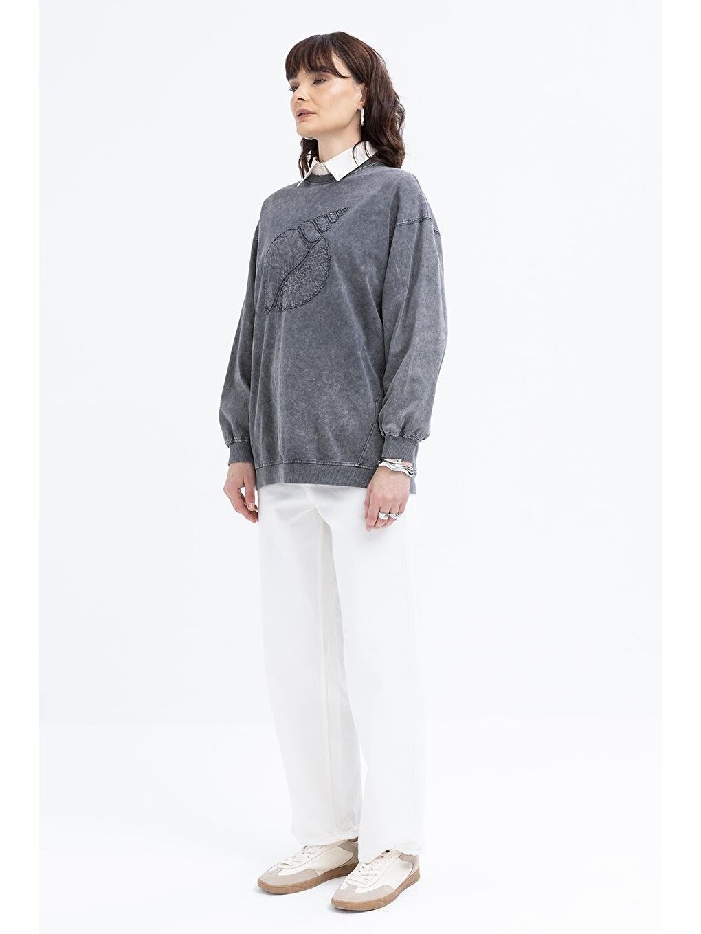 Siyah-Önü Nakış Detaylı Sweat-2