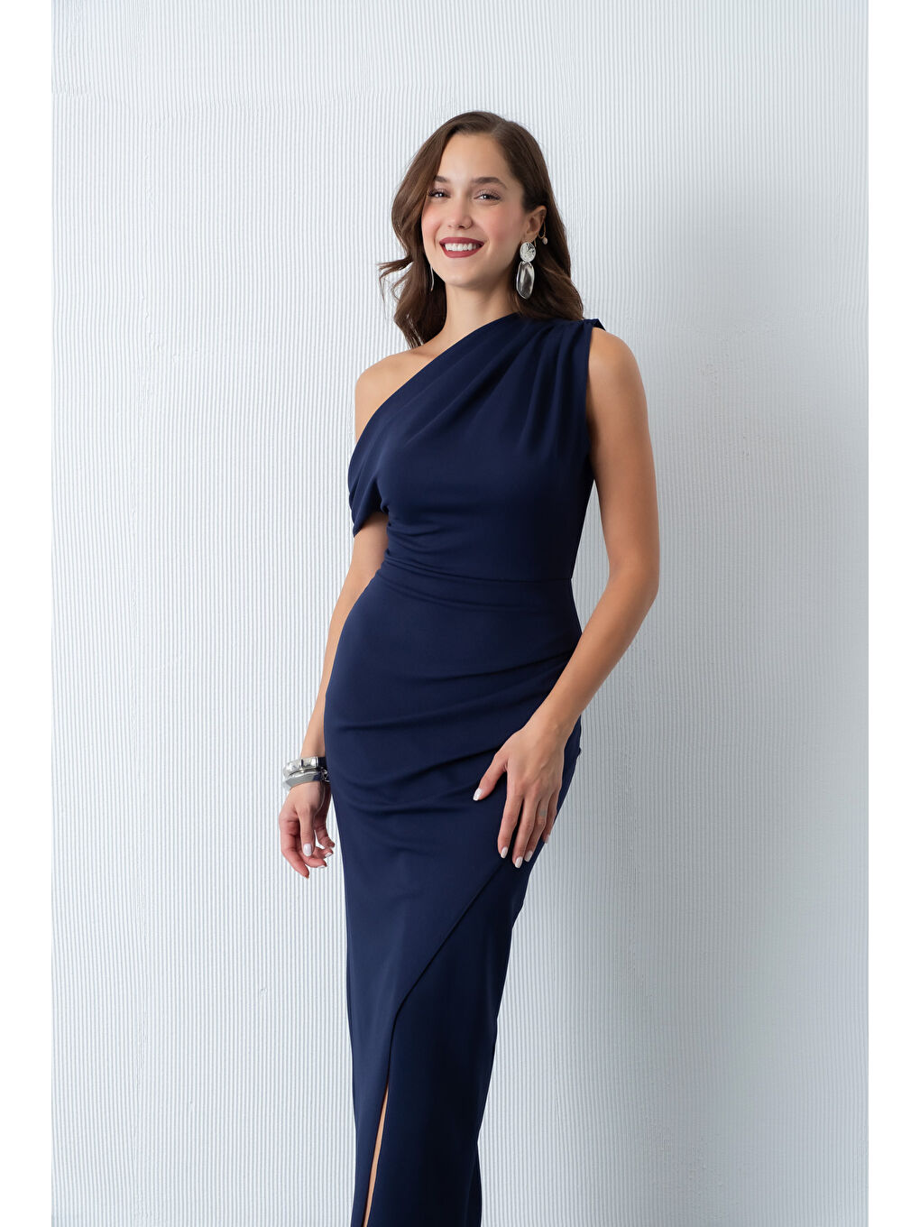 Kadın Lacivert Omuz Dekolteli Midi Davet Elbisesi-2