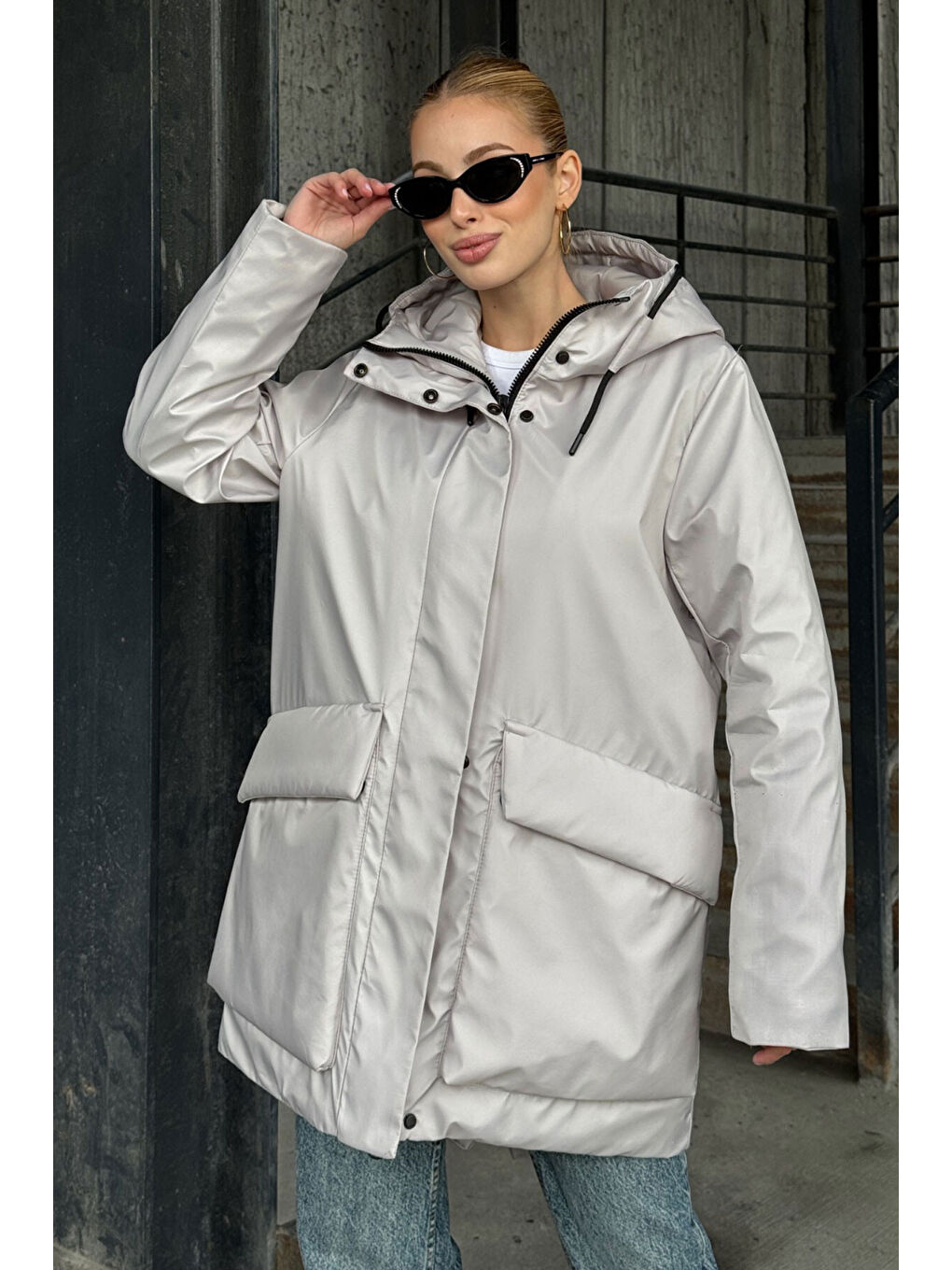 Gri Geniş Cepli Kapüşonlu Uzun Mont