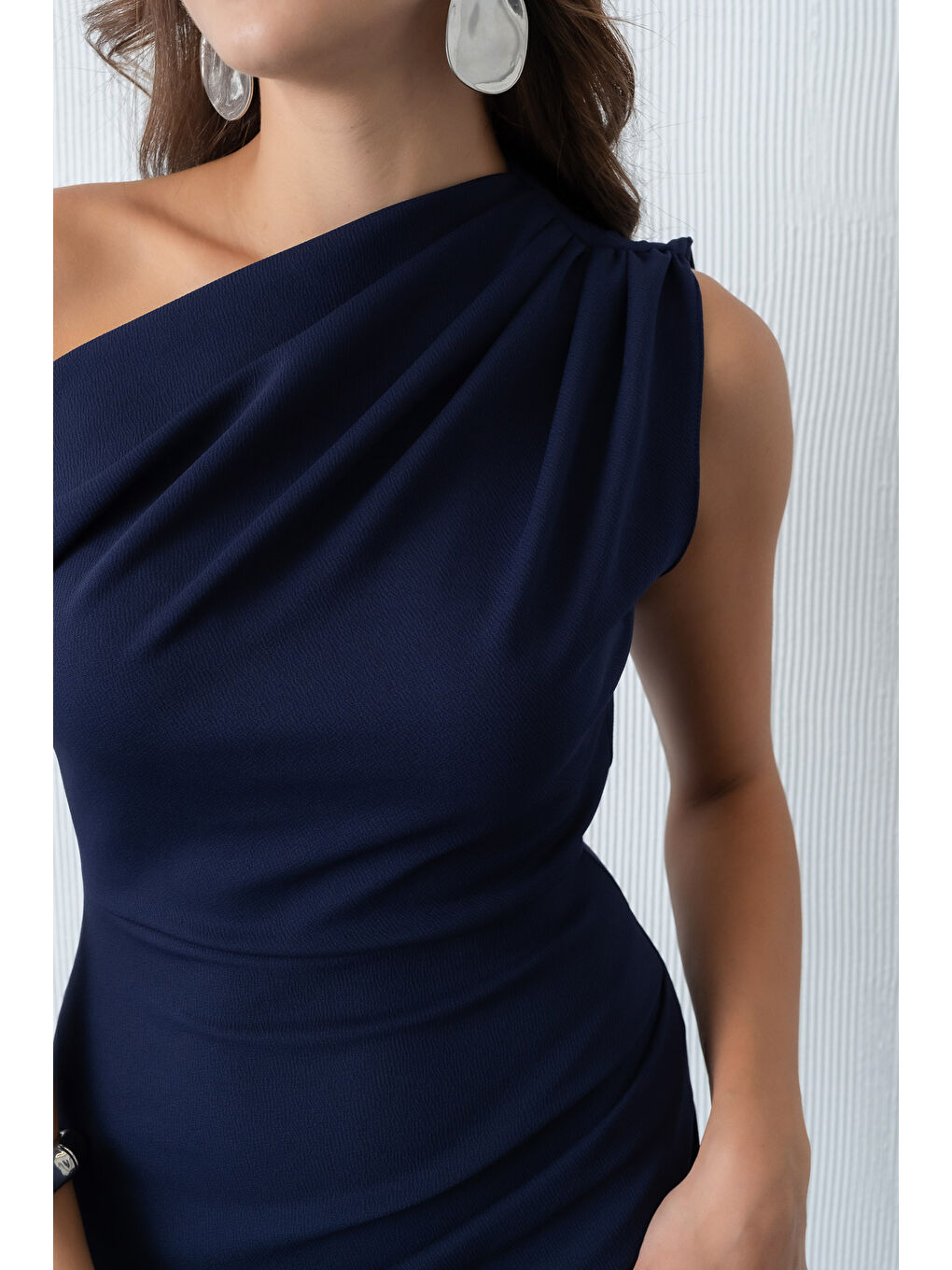 Kadın Lacivert Omuz Dekolteli Midi Davet Elbisesi-3