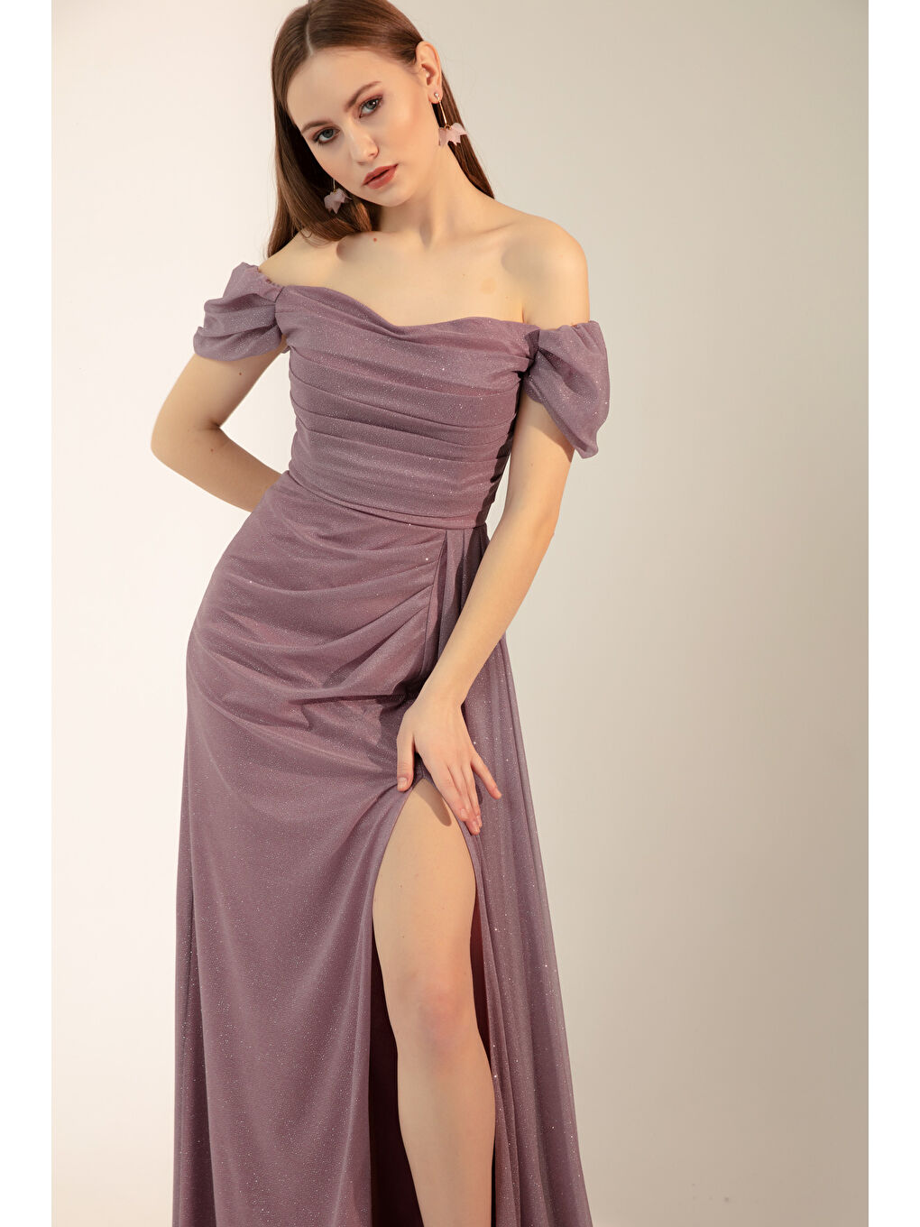 Pembe Kadın Pudra Kayık Yaka Drapeli Yırtmaçlı Uzun Simli Abiye Elbise