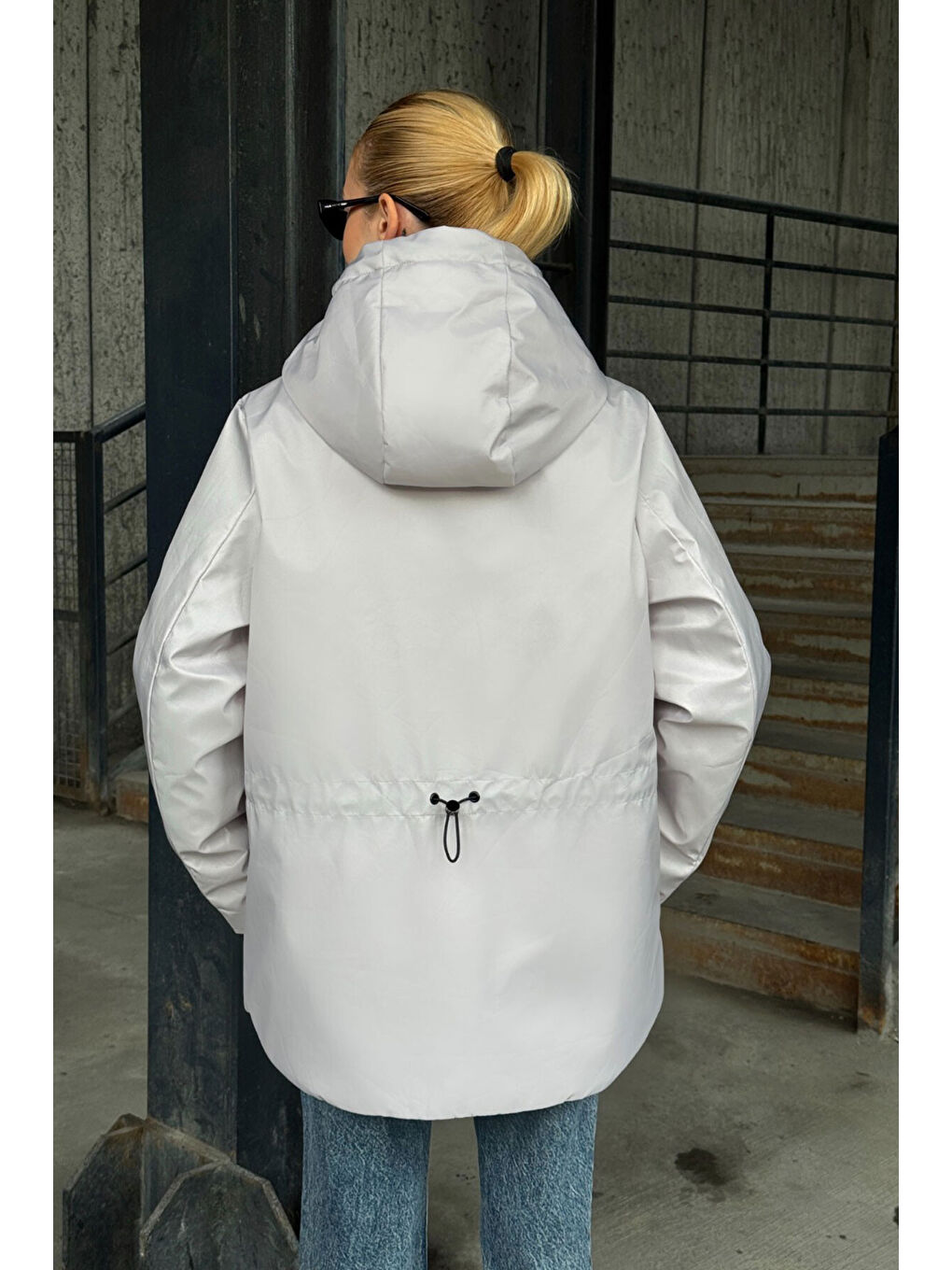 Gri Geniş Cepli Kapüşonlu Uzun Mont-3