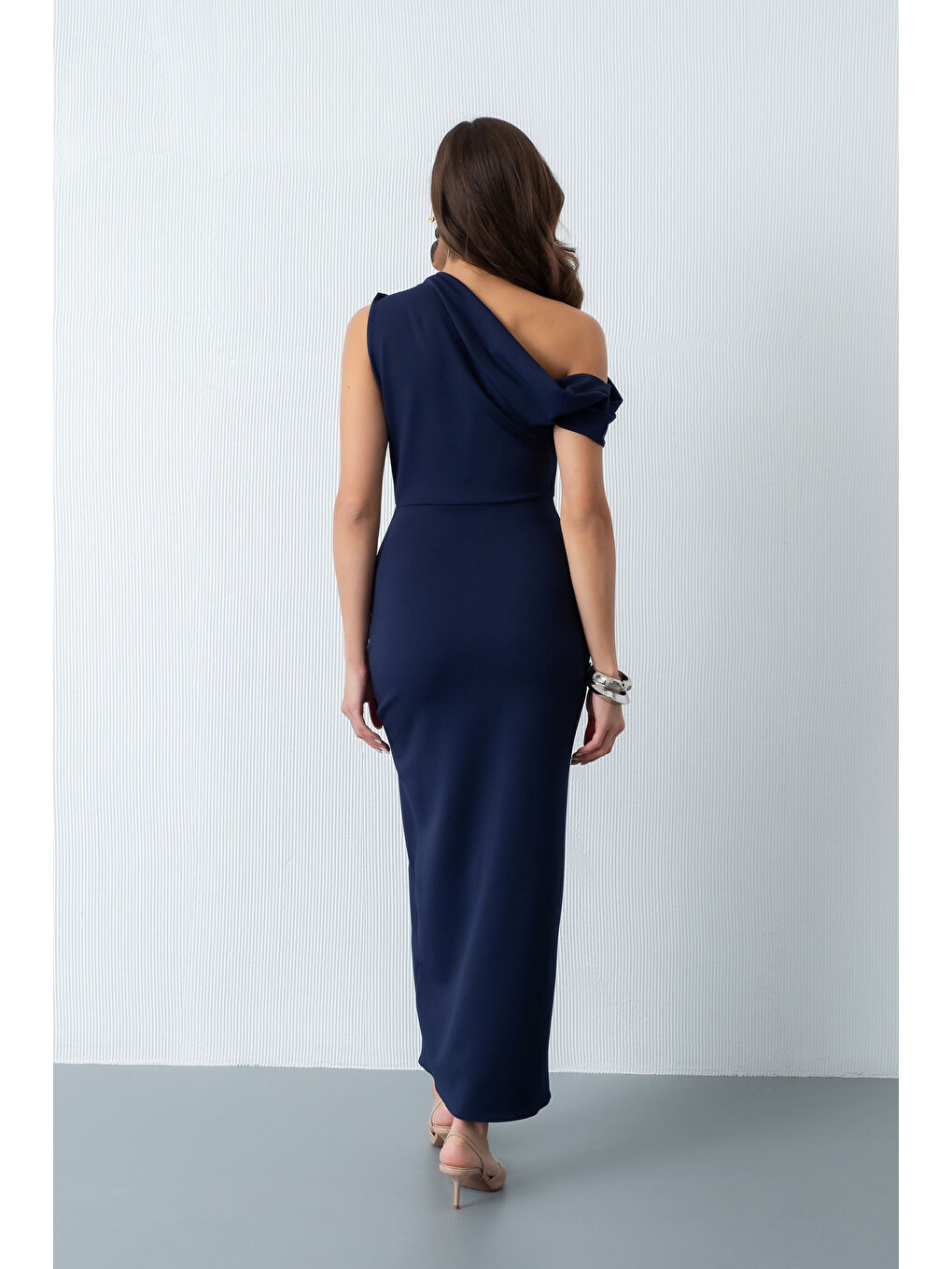 Kadın Lacivert Omuz Dekolteli Midi Davet Elbisesi-4