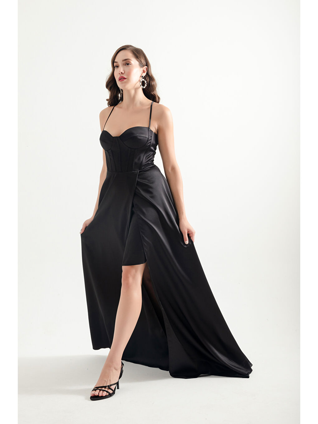 Kadın Siyah Askılı Uzun Saten Abiye Elbise-1