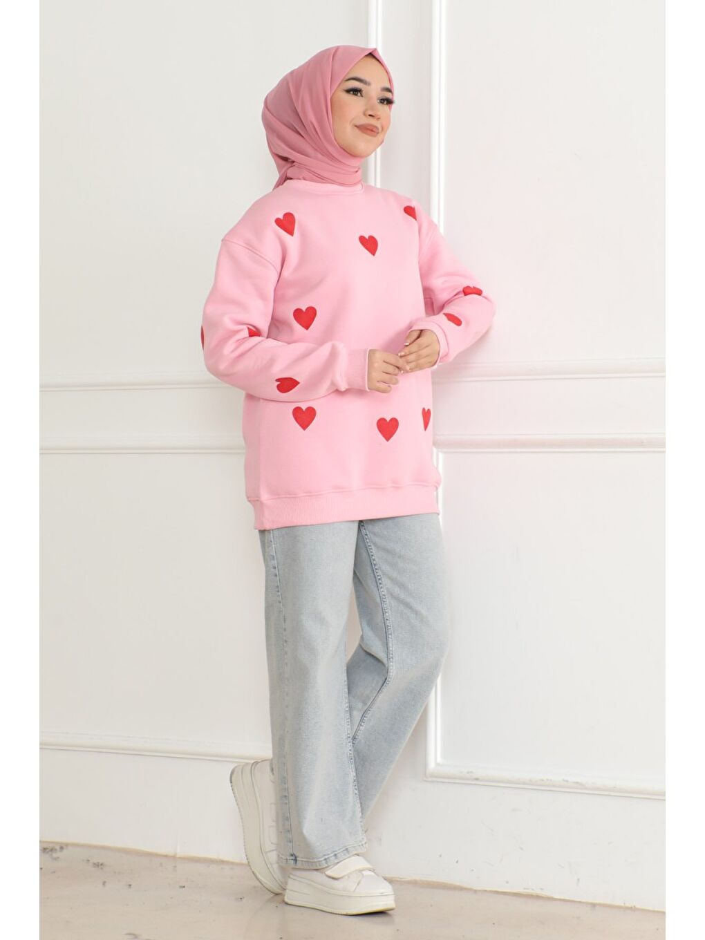 Kadın Üç İplik Bisiklet Yaka Kalpli Sweatshirt Pembe - 26659-2