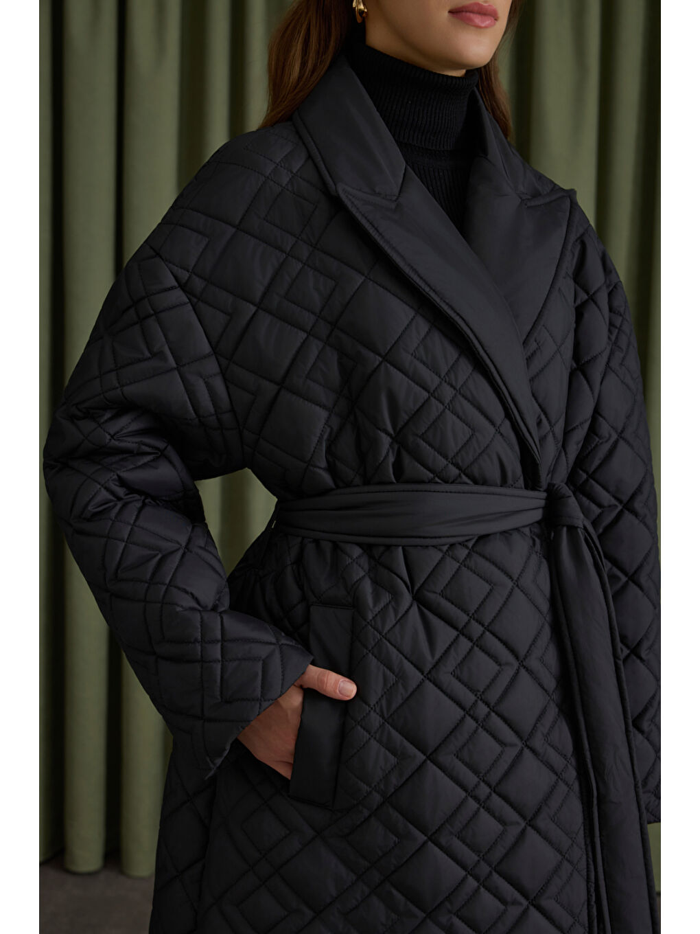 Siyah Seyyar Kuşaklı Kapitone Mont-3