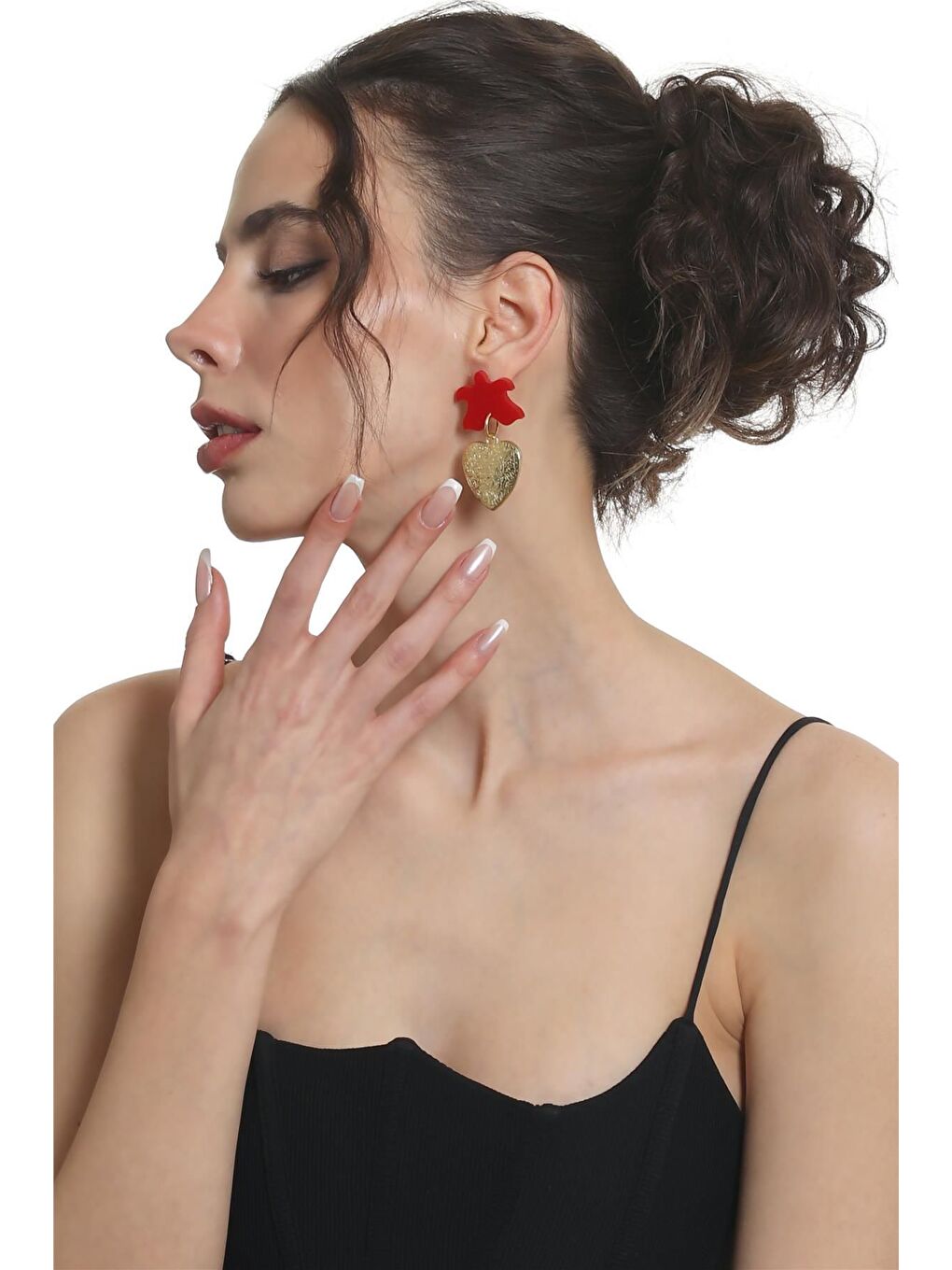 Karışık Kadın Altın Renk Lak Kaplama Çivili Model Aşkın Ateşi Tasarım Küpe-3