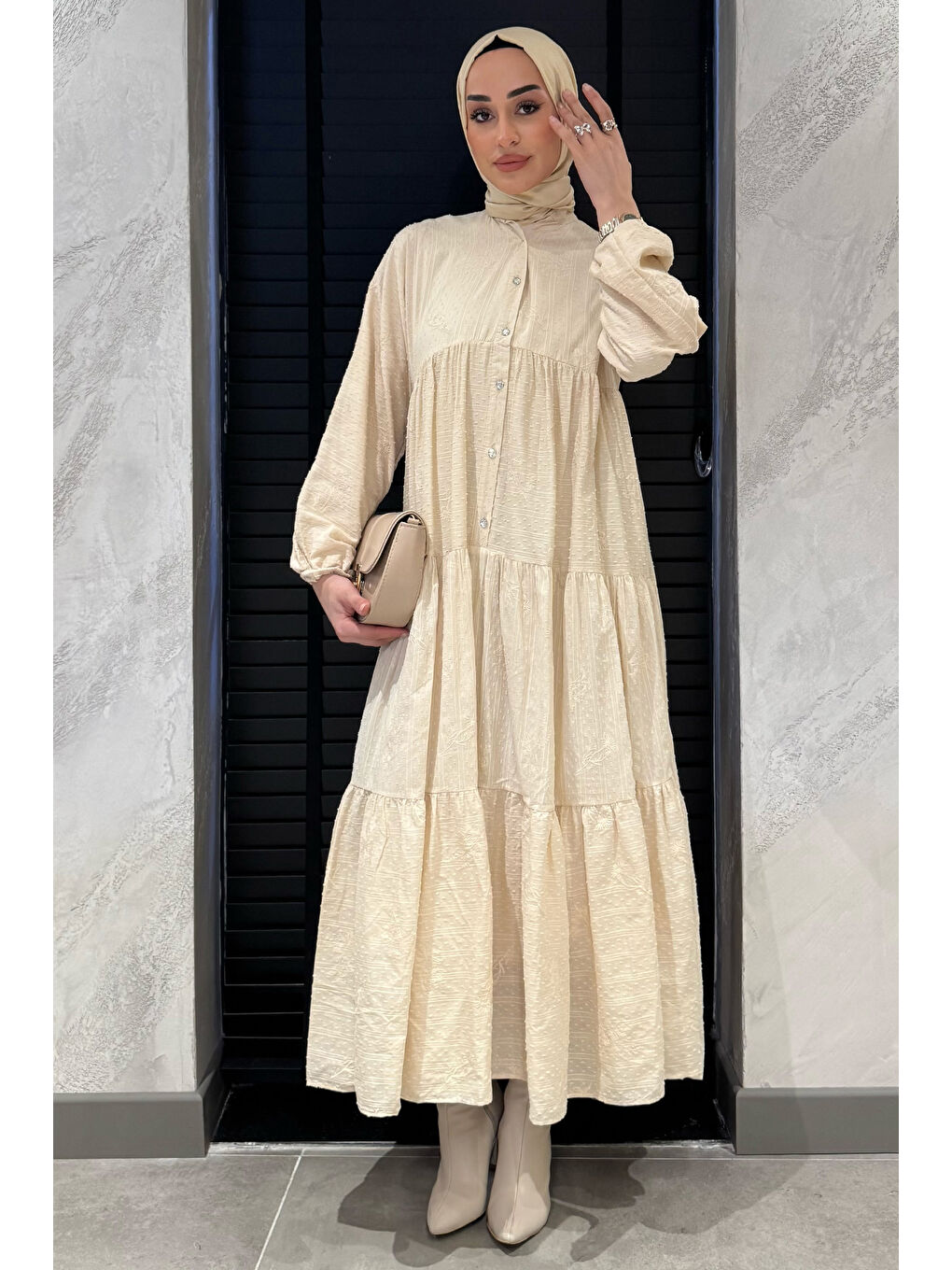 Bej Kadın Ön Düğmeli Bilek Lastikli Fırfırlı Tesettür Elbise-3