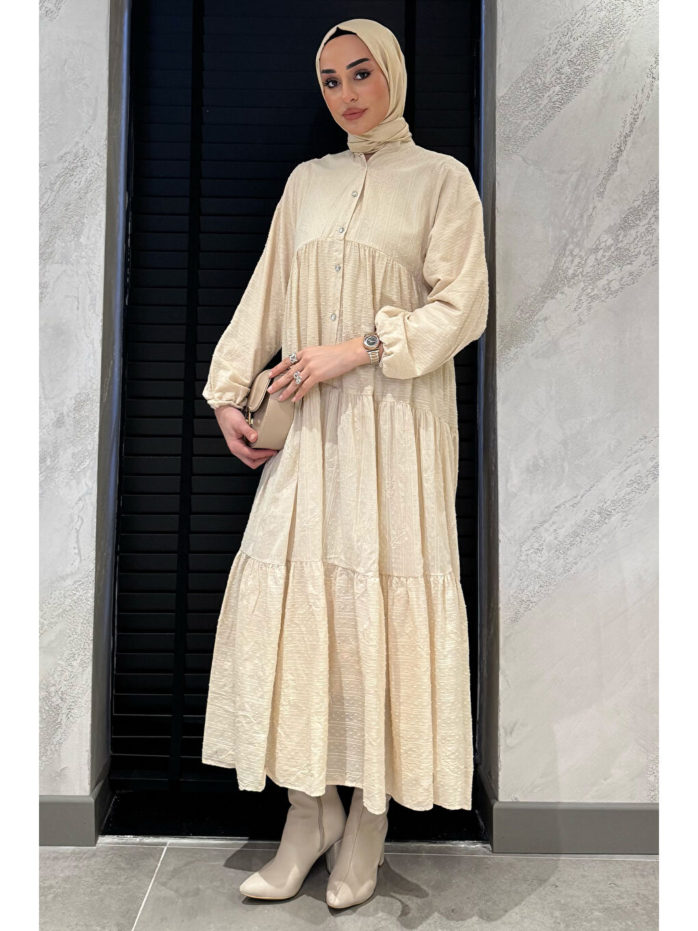 Bej Kadın Ön Düğmeli Bilek Lastikli Fırfırlı Tesettür Elbise-5
