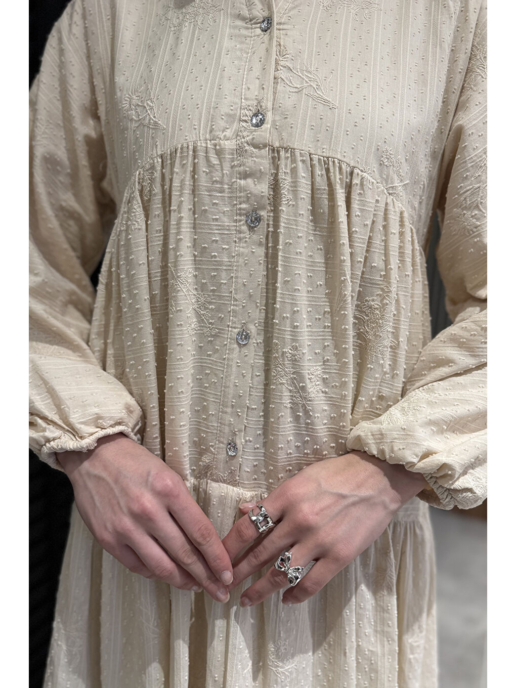 Bej Kadın Ön Düğmeli Bilek Lastikli Fırfırlı Tesettür Elbise-7