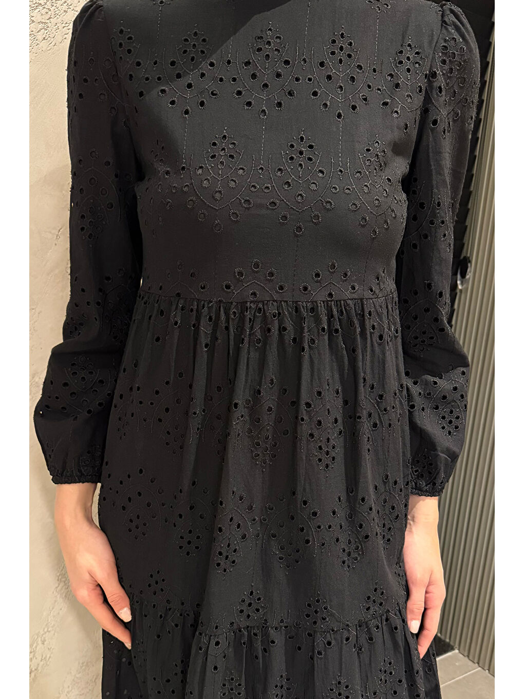 Siyah Kadın Bilek Lastikli Fistolu Fırfırlı Tesettür Elbise-5