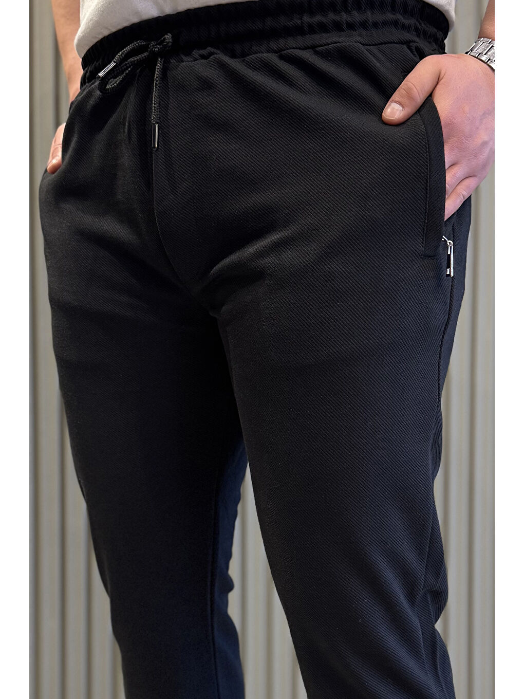 Siyah Paça Lastikli Jogger Erkek Pantolon-3