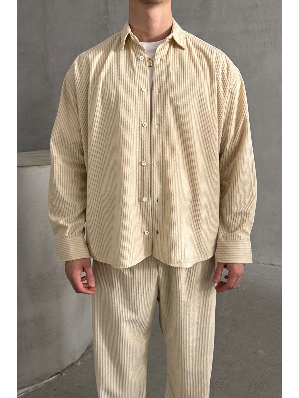 Ekru Erkek Oversize Kesim Kadife Gömlek