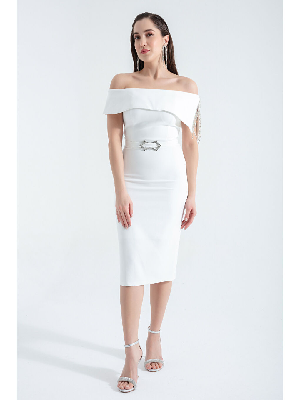 Kadın Beyaz Kayık Yaka Taşlı Kemerli Midi Abiye