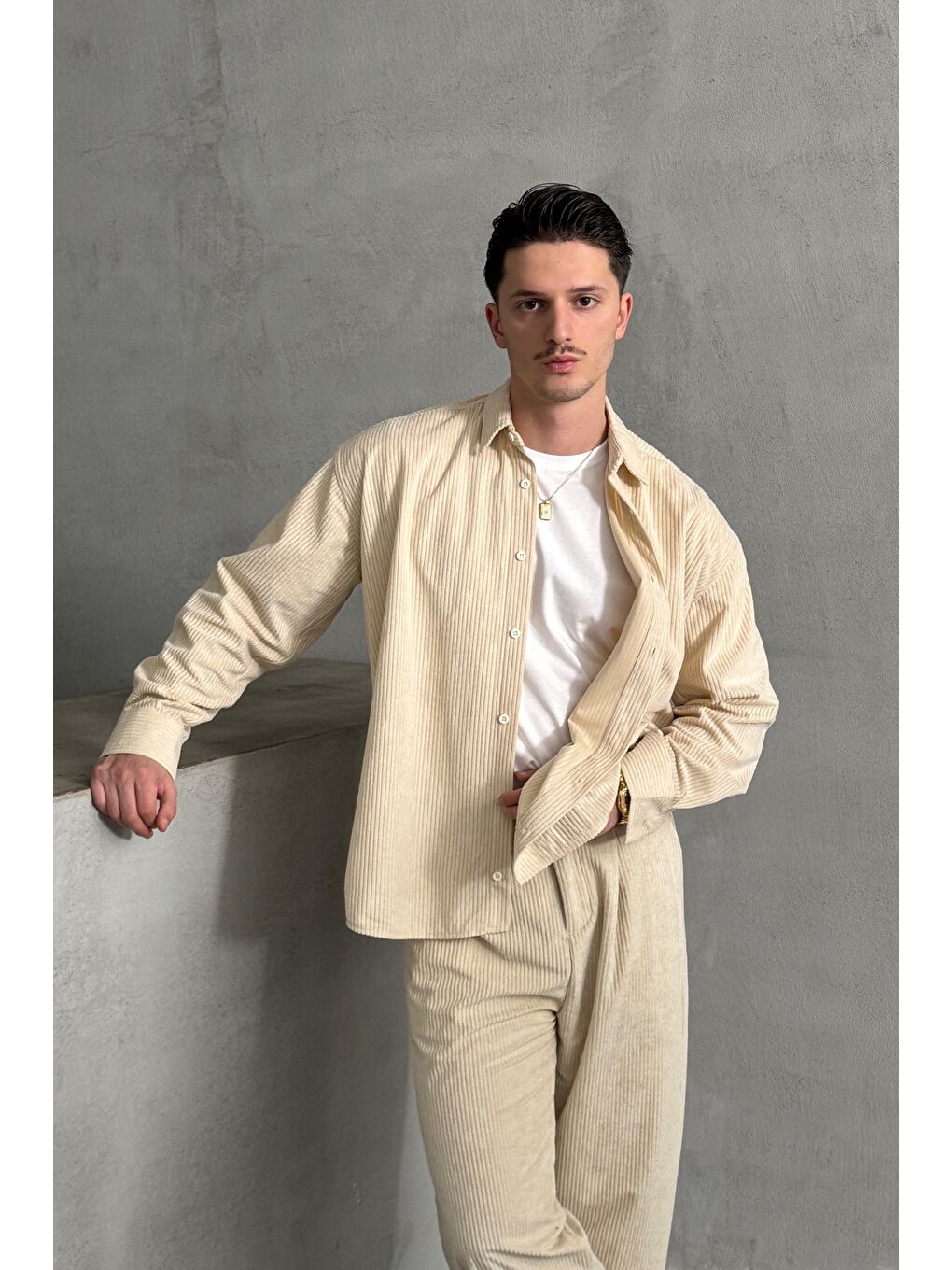 Ekru Erkek Oversize Kesim Kadife Gömlek-2