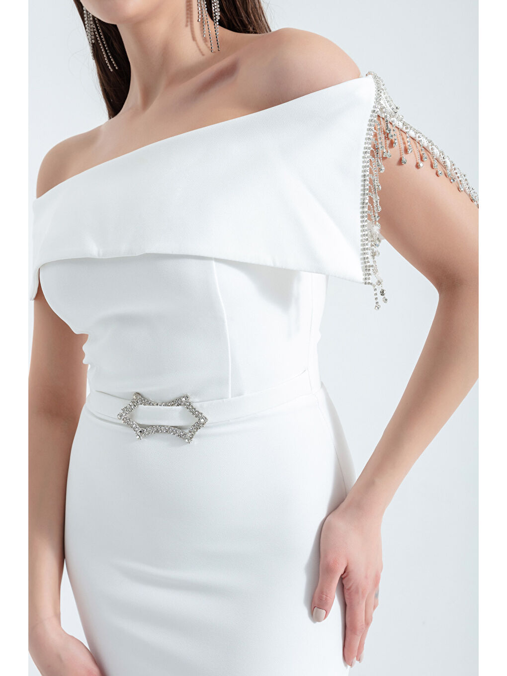 Kadın Beyaz Kayık Yaka Taşlı Kemerli Midi Abiye-3