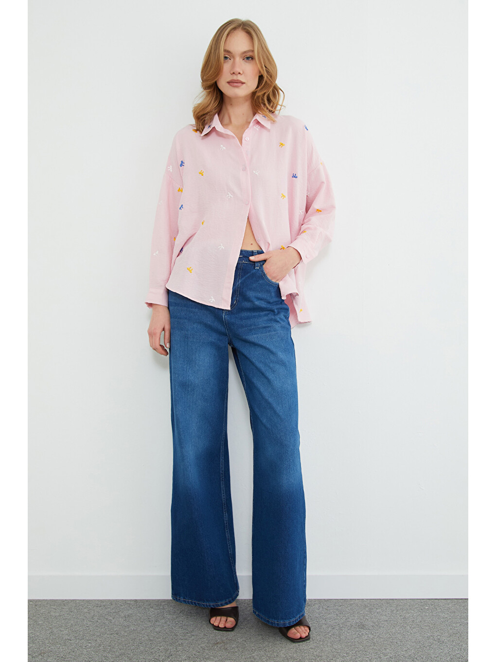Pembe Fiyonk Nakışlı Oversize Gömlek-4