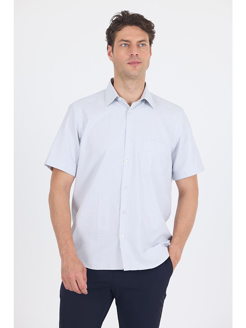 Beyaz Sert Yaka Kısa Kol Cepli Comfort Fit Cls Gömlek 1004250260