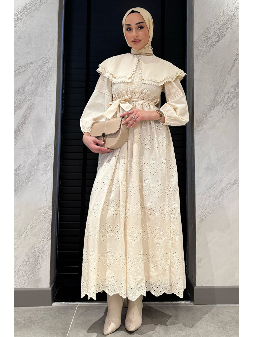 Bej Kadın Büyük Yakalı Fistolu Tesettür Elbise